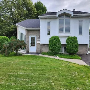 Timeless Tranquility, A Place Near Everything! Longueuil